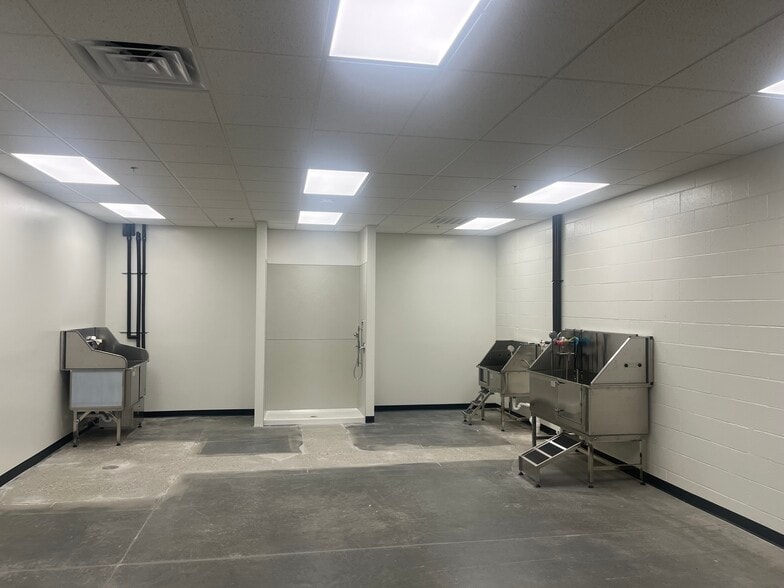 More Photos Of 4275 Lien Rd, Madison Storefront For Lease