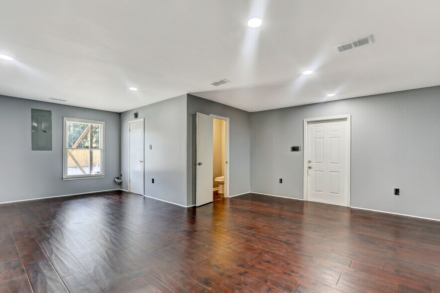 More Photos Of 4809 Augusta Rd, Savannah Storefront Retail Office For Sale