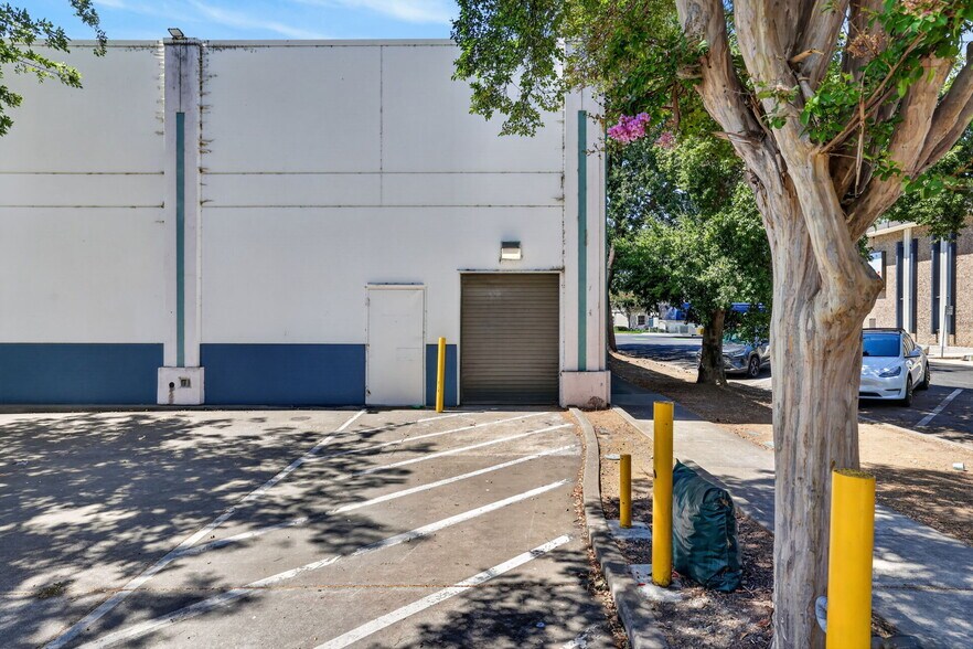 More Photos Of 1401 Broadway, Sacramento Drugstore For Lease