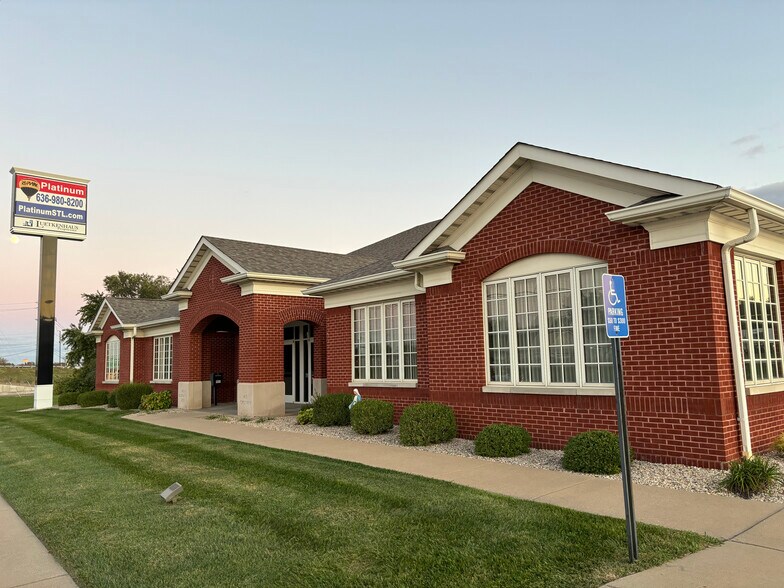 Primary Photo Of 410 Crestview Dr, O'Fallon Medical For Lease