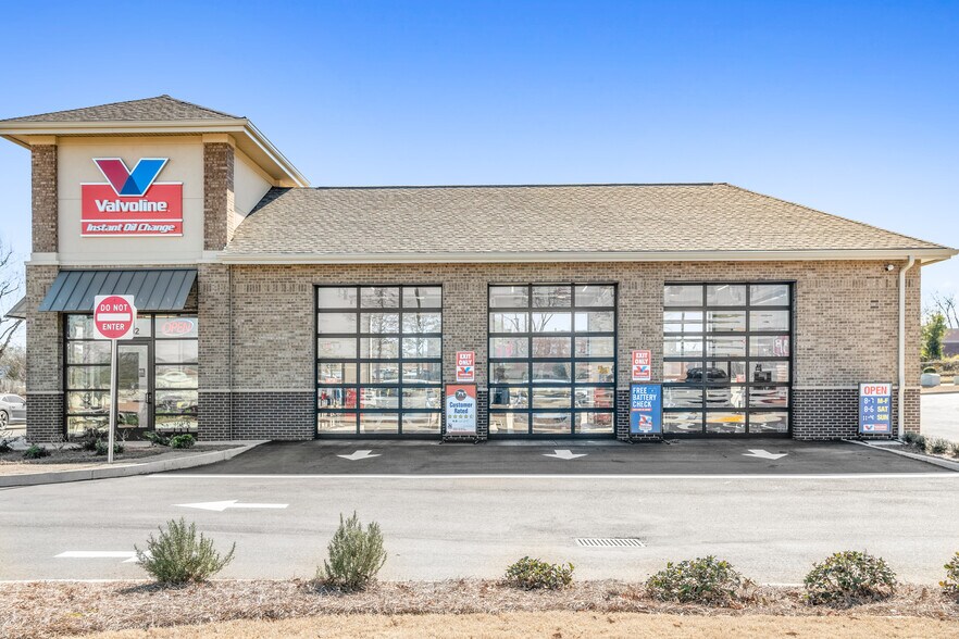 More Photos Of 802 Glynn St N, Fayetteville Auto Repair For Sale