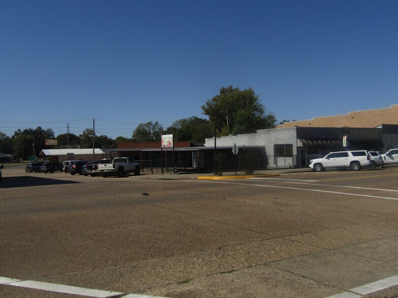 More Photos Of 9 NW Martin Luther King Ave, Idabel General Retail For Sale