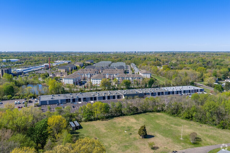 More Photos Of 1 Electronics Dr, Hamilton Warehouse For Lease