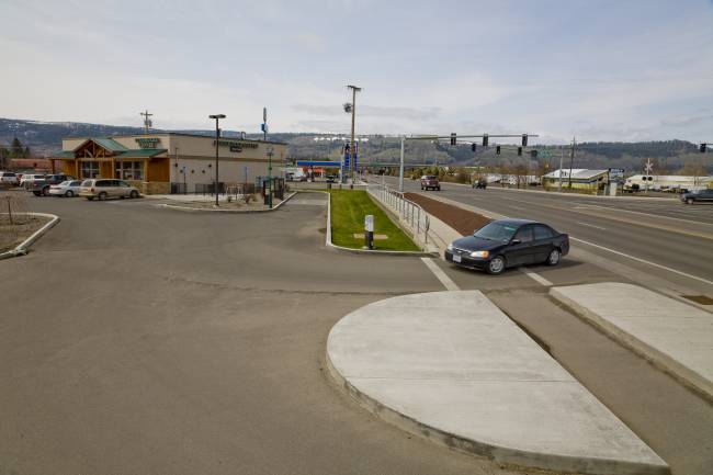 More Photos Of 2712 Island Ave, La Grande Freestanding For Lease