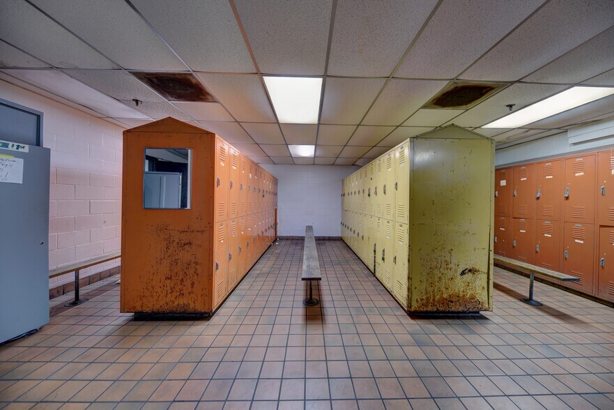 More Photos Of 1901 Longwood Dr, Brenham Manufacturing For Sale
