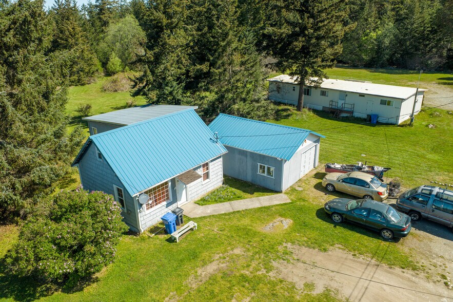 More Photos Of 900 NE 24th Ln, Oak Harbor Service For Sale