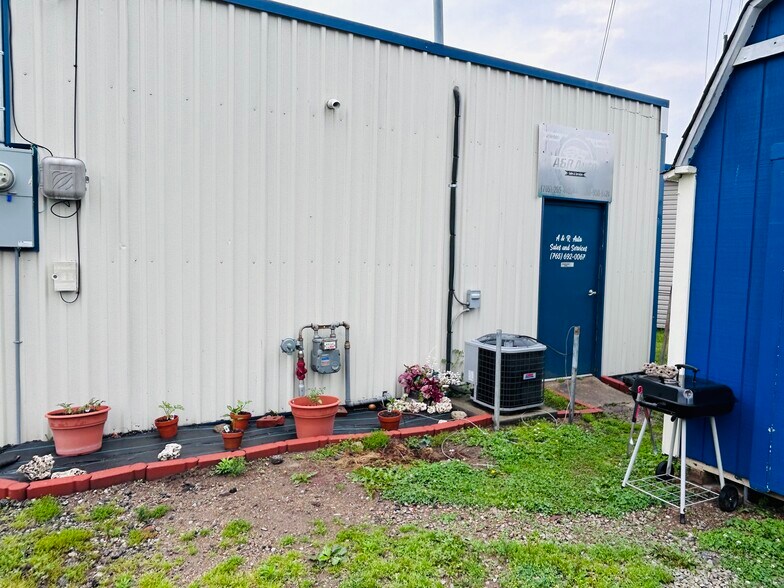 More Photos Of 802 W Western Ave, Connersville Auto Dealership For Sale