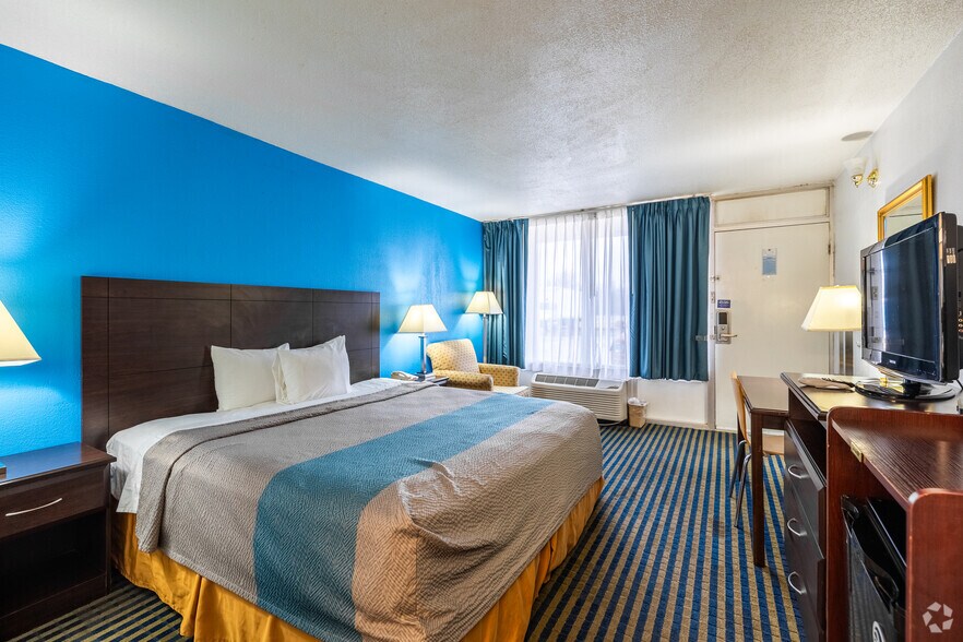 More Photos Of 722 E Pancake Blvd, Liberal Hotel For Sale