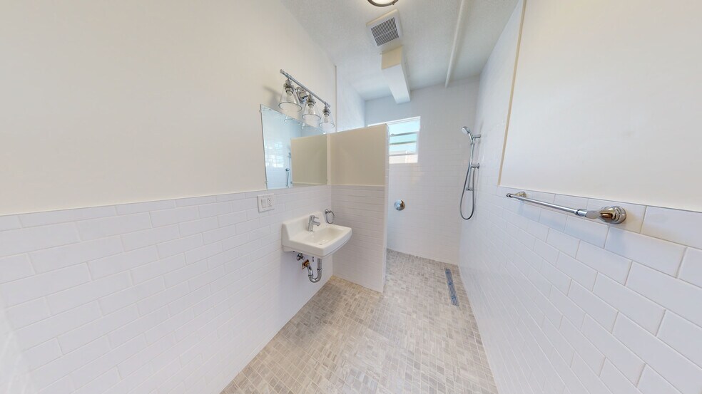 More Photos Of 2327-2329 San Pablo Ave, Oakland Apartments For Lease