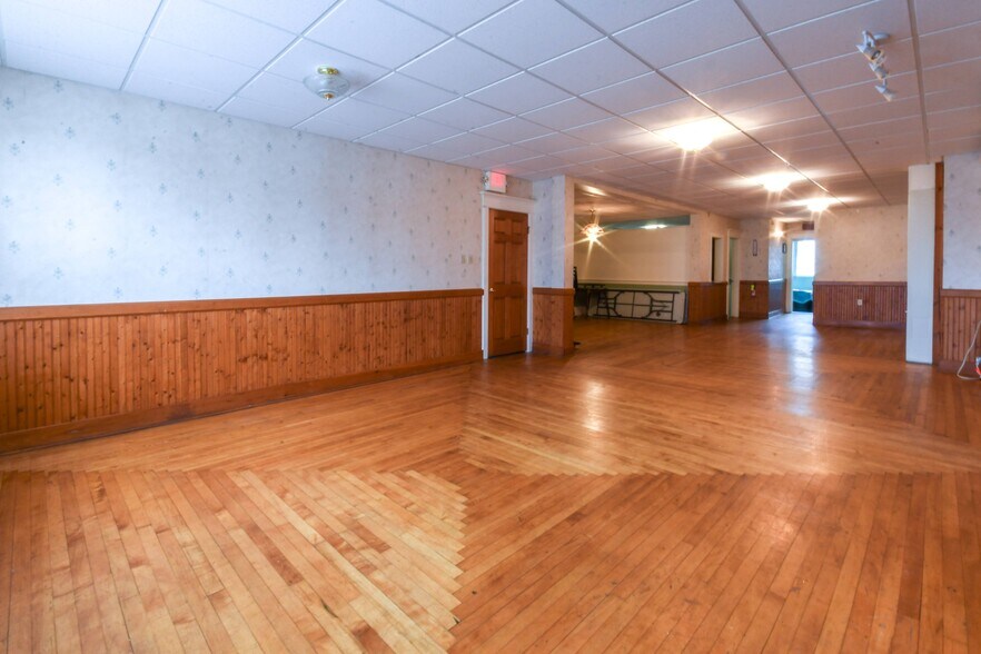 More Photos Of 38 Reid St, Amsterdam Specialty For Sale