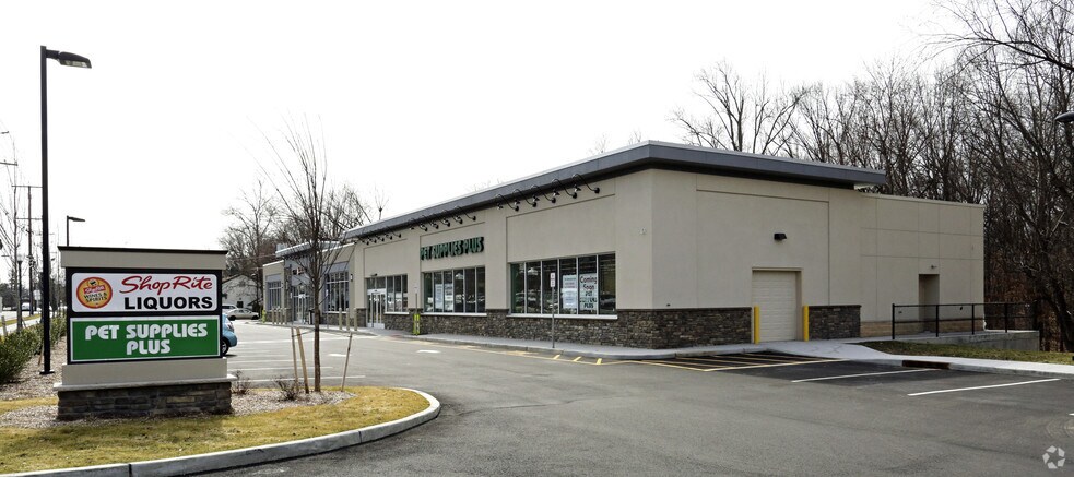 More Photos Of 371 Broadway, Hillsdale Freestanding For Lease