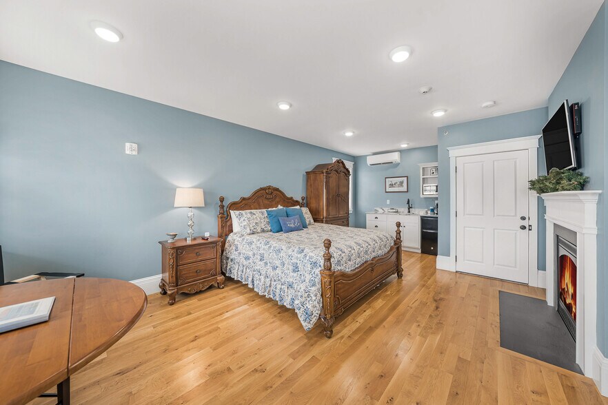 More Photos Of 208-210 Wharf St, Hermann Hospitality For Sale