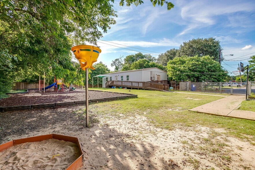 More Photos Of 905 Roberts Cut Off Rd, River Oaks Office For Sale