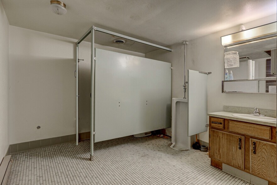 More Photos Of 1415-1425 W Kamps Ave, Appleton Office Residential For Lease