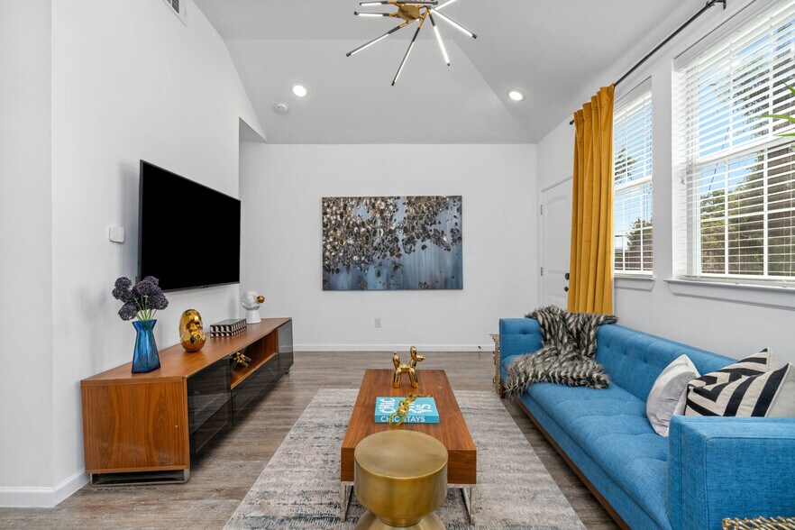 More Photos Of 2806 Rosewood St, Houston Multifamily For Sale