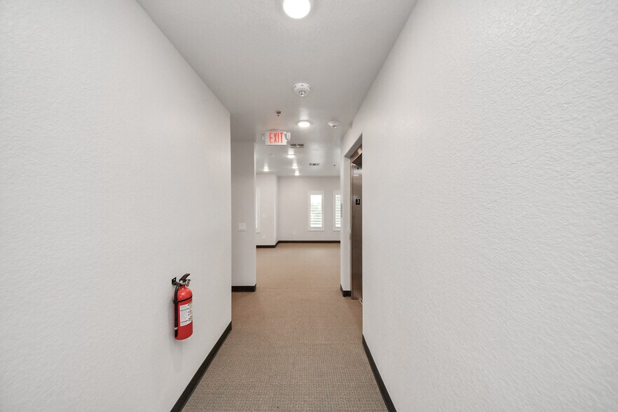 More Photos Of 6536 Greatwood Pky, Sugar Land Office For Sale