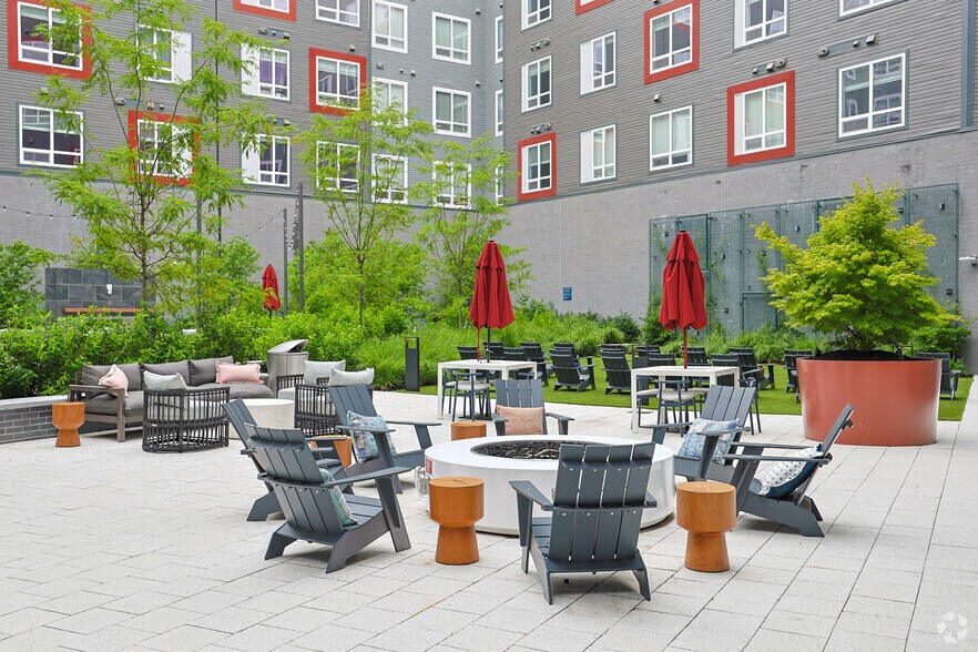 More Photos Of 484 2nd St, Everett Apartments For Lease