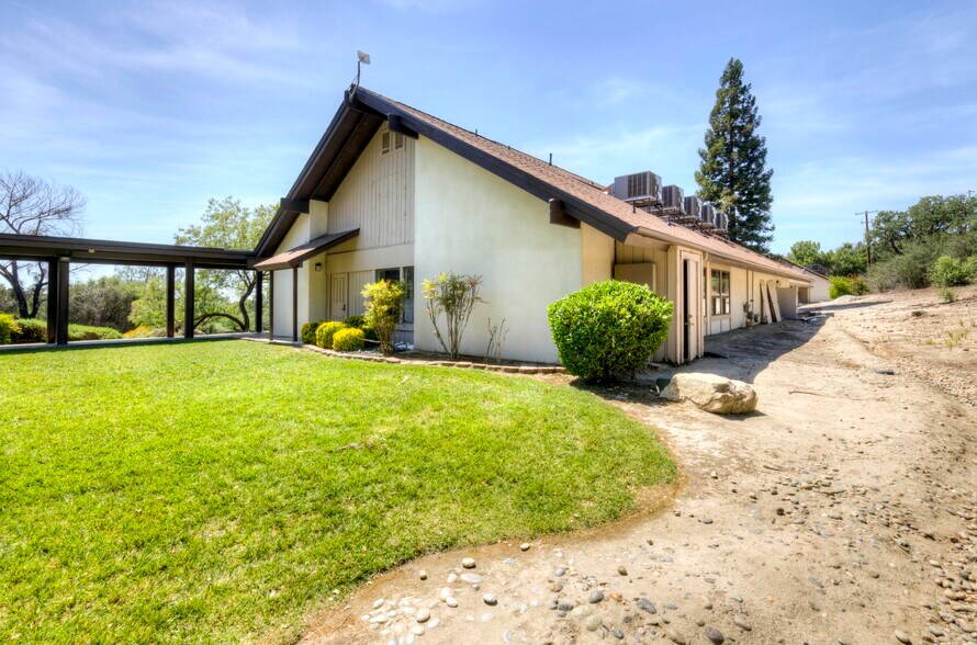 More Photos Of 31975-31985 Lodge Rd, Auberry Medical For Sale