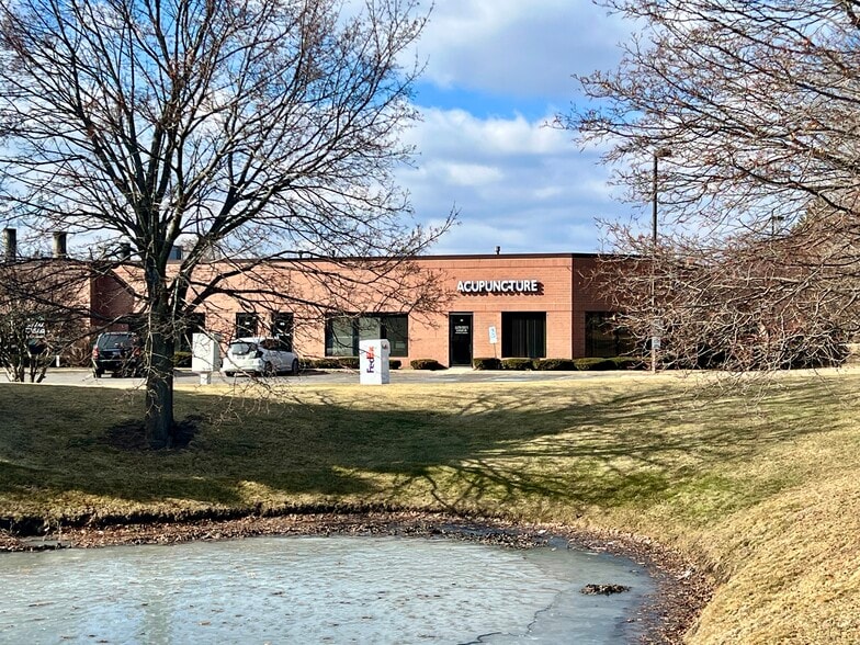 More Photos Of 500 Park Ave, Lake Villa Warehouse For Sale