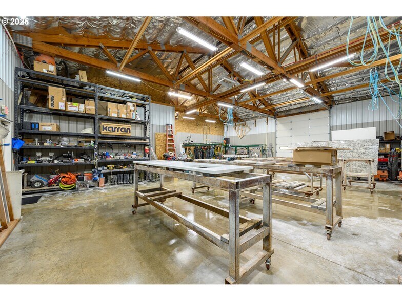 More Photos Of 161 Heritage Way, Roseburg Light Manufacturing For Sale