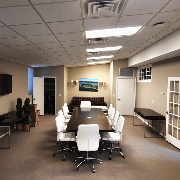 More Photos Of 17 Wilmot Ln, Riverside Office For Lease