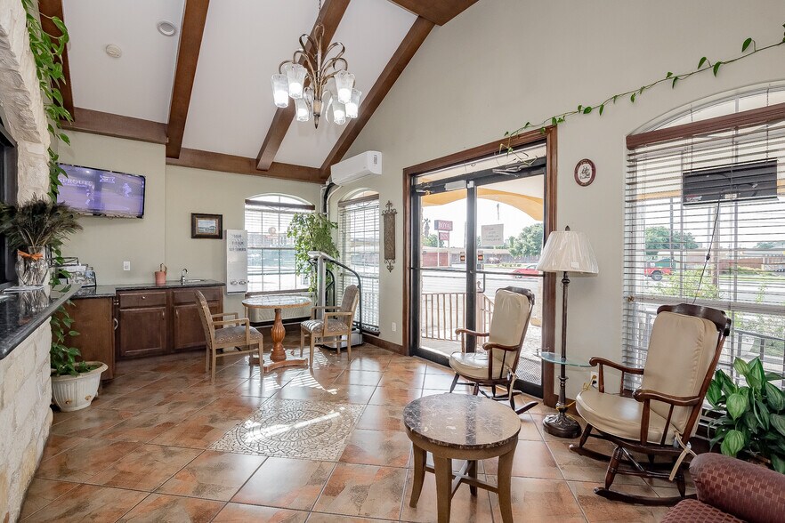 More Photos Of 3005 Houston Hwy, Victoria Hotel For Sale