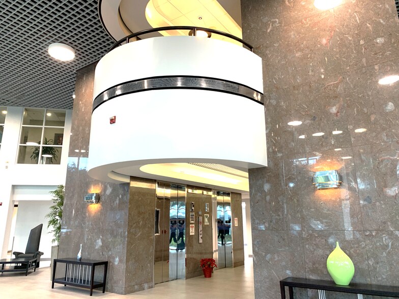 More Photos Of 5959 Waterford District Dr, Miami Office For Lease