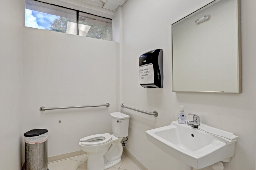 More Photos Of 3537 Forest Hill Blvd, West Palm Beach Medical For Lease