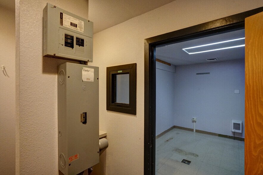 More Photos Of 2815 Willetta St SW, Albany Office For Lease