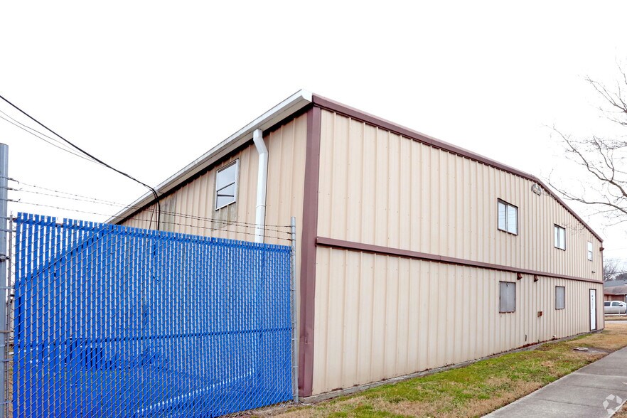 More Photos Of 847 Mt Vernon Ave, Portsmouth Warehouse For Lease