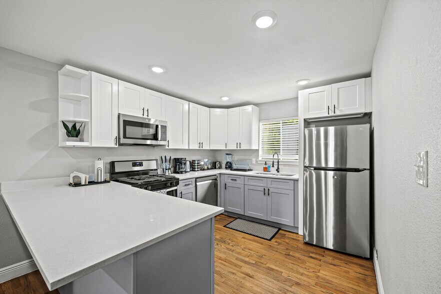 More Photos Of 2512 Calumet St, Houston Apartments For Sale