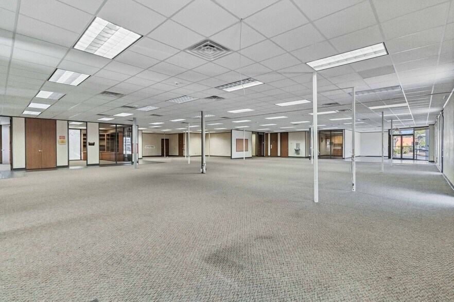 More Photos Of 429 Jefferson St, Kerrville Light Manufacturing For Lease