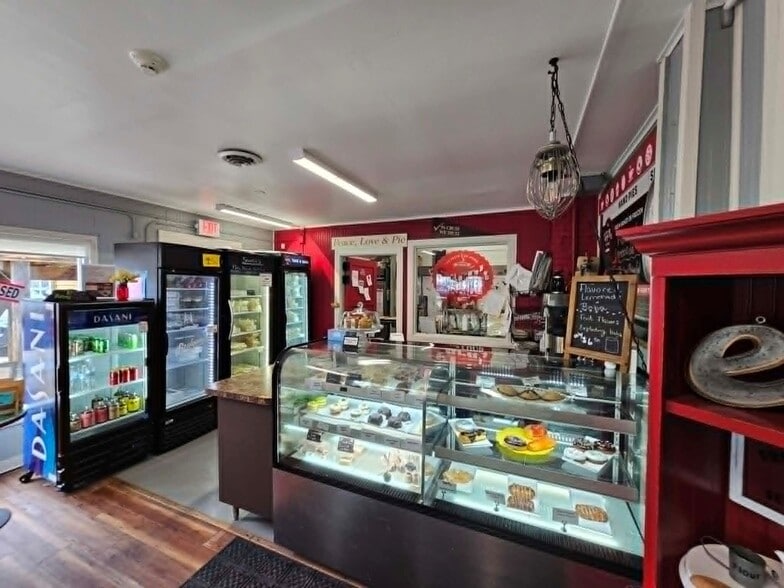 More Photos Of 823 S 4th St, Stillwater Freestanding For Lease