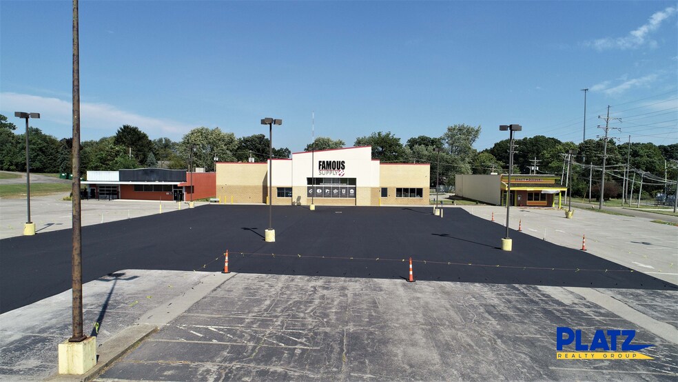 More Photos Of 876 E Midlothian Blvd, Youngstown Freestanding For Sale