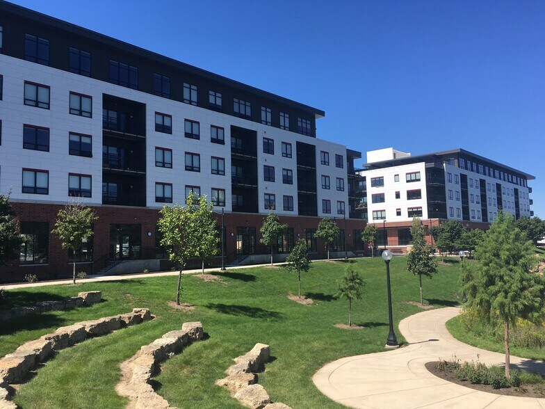 More Photos Of 302-310 S 1st St, Champaign Apartments For Lease