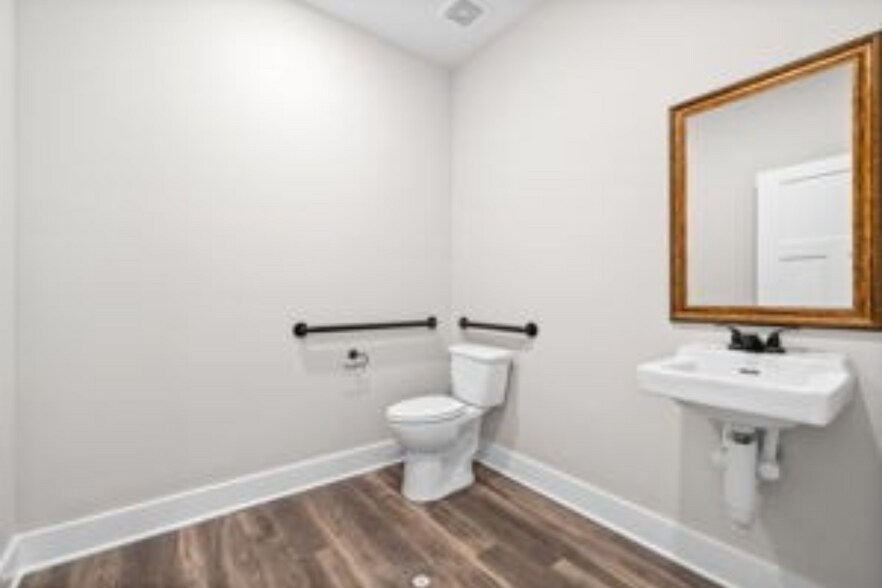 More Photos Of 159 Darlene Dr, Clarksville Office For Lease