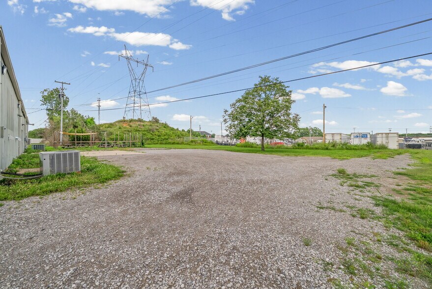 More Photos Of 1761 Jardco Dr, Clarksville Warehouse For Lease