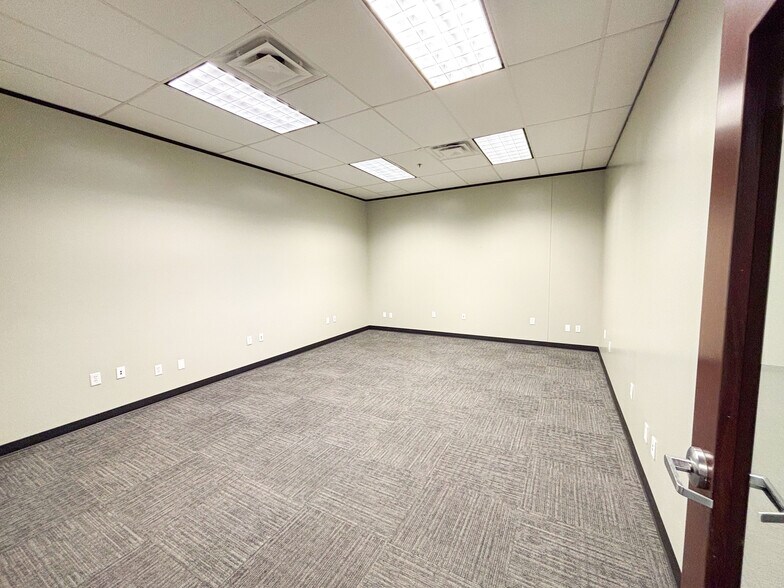 More Photos Of 6301 E Stassney Ln, Austin Manufacturing For Lease