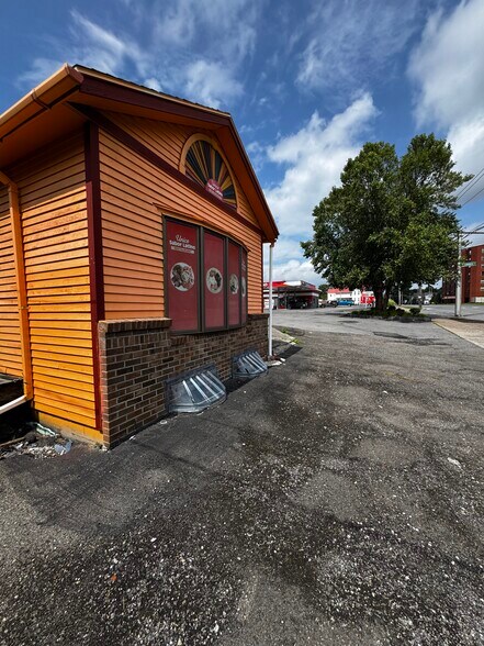 More Photos Of 401 W Dominick St, Rome Restaurant For Sale
