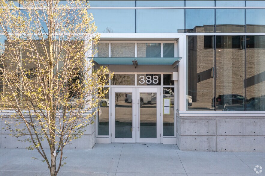 More Photos Of 2238 Yukon St, Vancouver Office For Lease