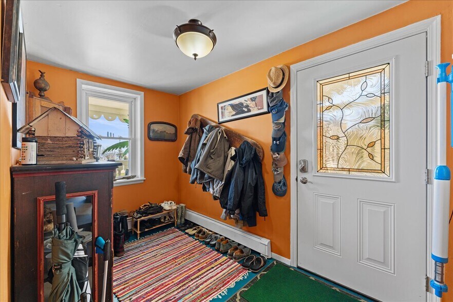 More Photos Of 517 Milwaukee St, Kewaunee General Retail For Sale