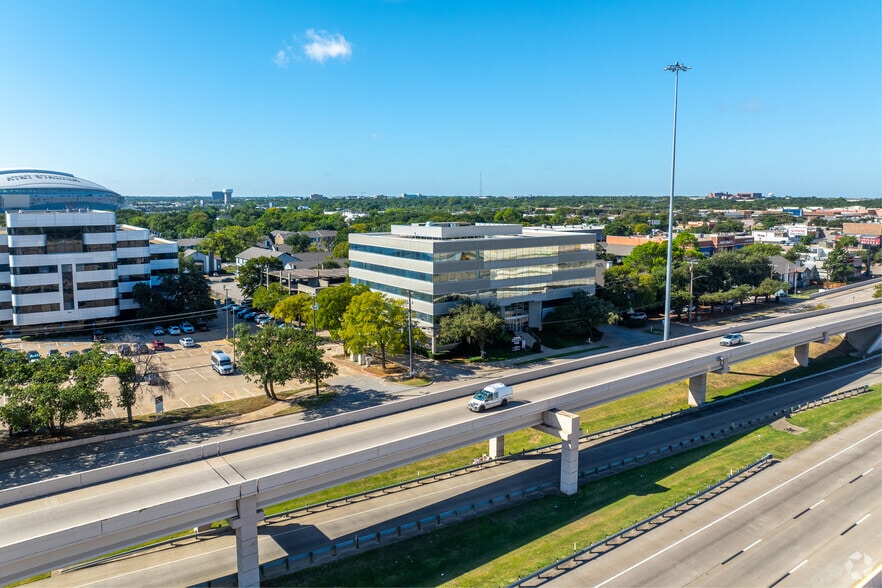 More Photos Of 1112 E Copeland Rd, Arlington Office For Lease