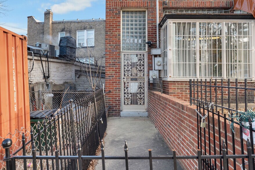 More Photos Of 2206-2208 Naylor Rd SE, Washington Storefront Retail Residential For Sale