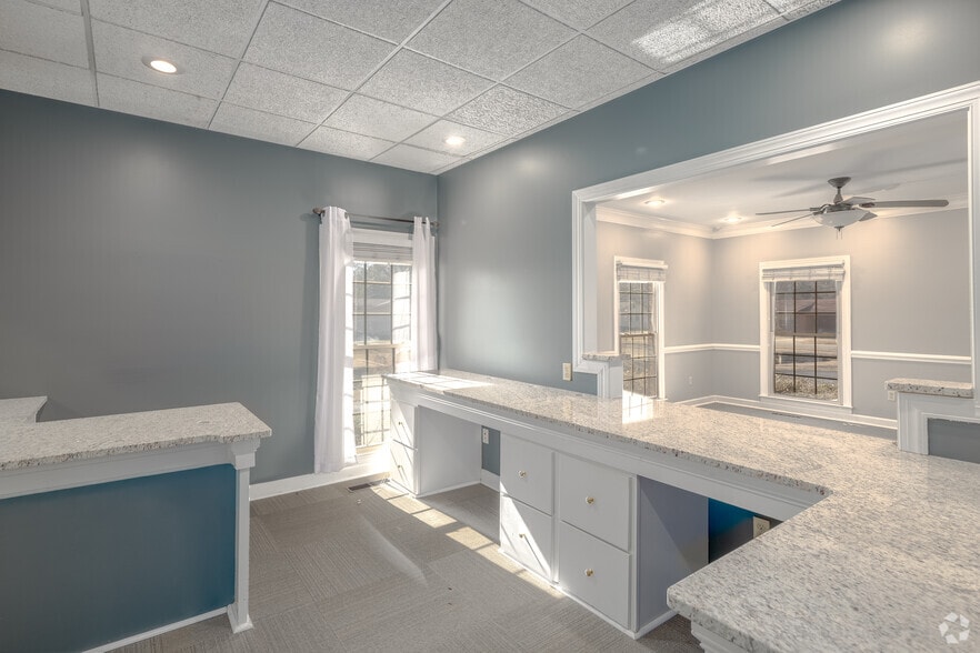 More Photos Of 501 Griffin Ave, Eastman Office For Sale