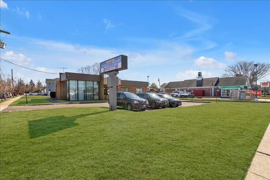 More Photos Of 1620 Front St, East Meadow Medical For Lease
