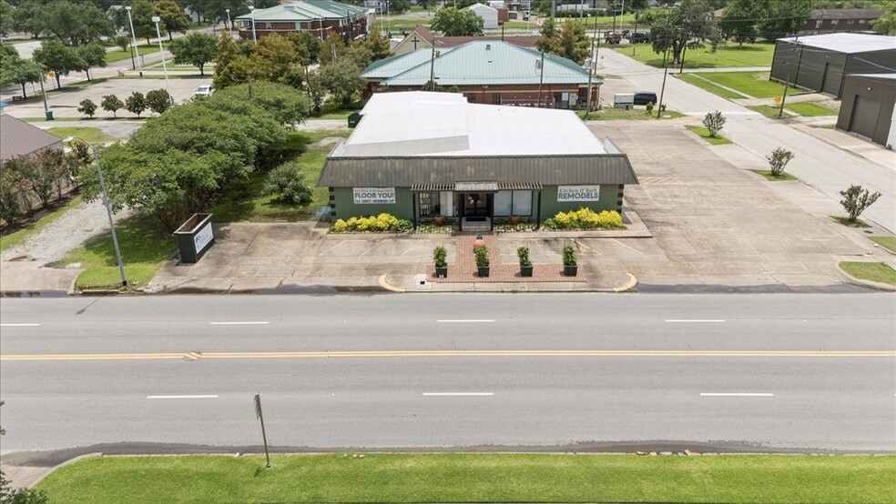 More Photos Of 911 Green Ave, Orange Storefront Retail Office For Sale
