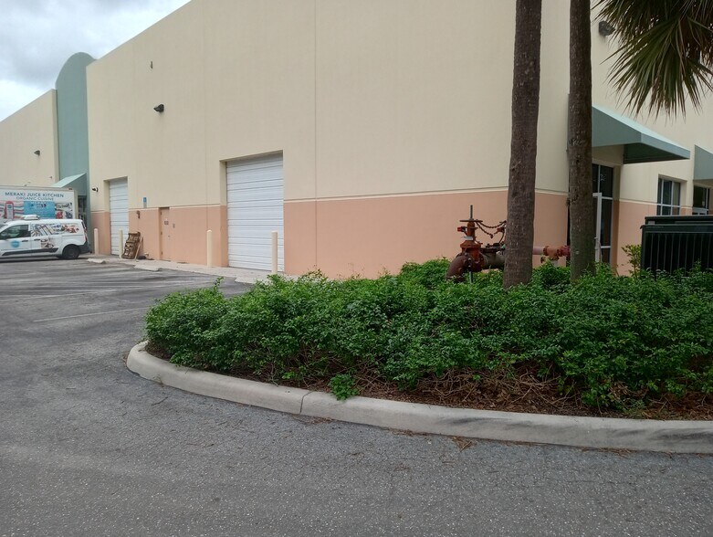 More Photos Of 4188 Westroads Dr, Riviera Beach Warehouse For Sale