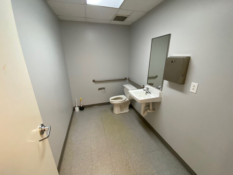 More Photos Of 1954 E Main St, Albemarle Showroom For Lease