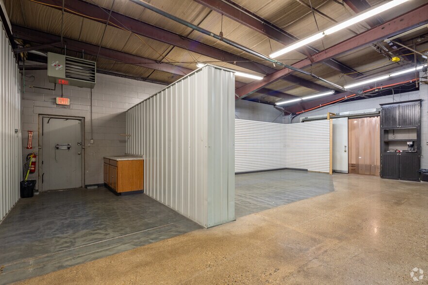 More Photos Of 2015 E Olive St, Decatur Refrigeration Cold Storage For Lease