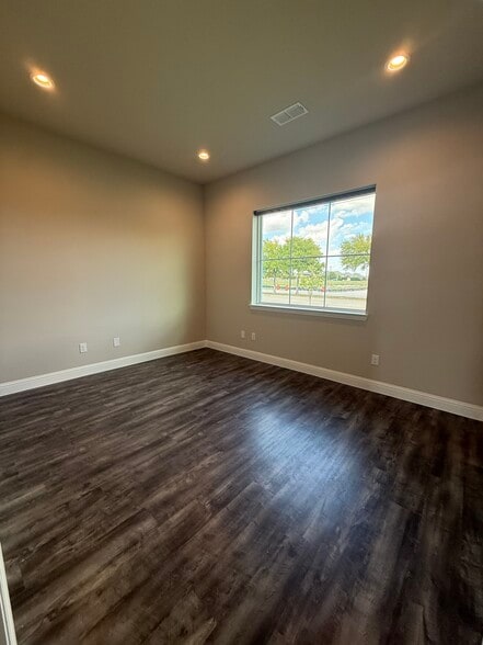 More Photos Of 6000 Alma Rd, McKinney Office For Lease